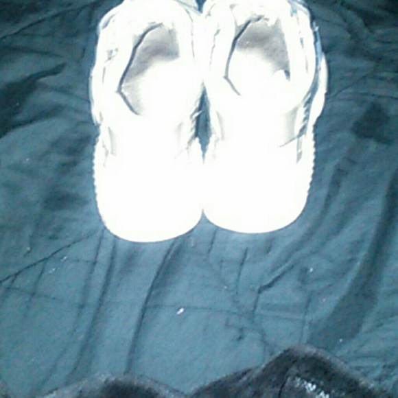 Hurache - Picture 2 of 4